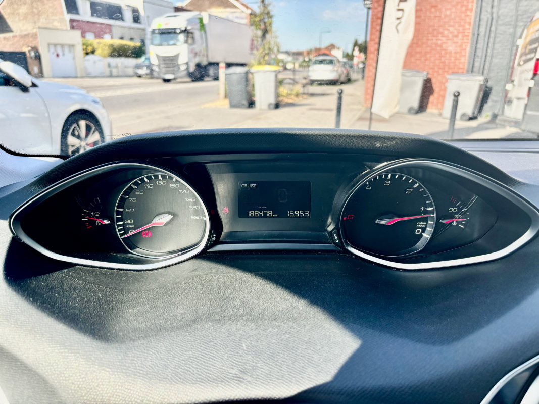 Peugeot 308 — 23