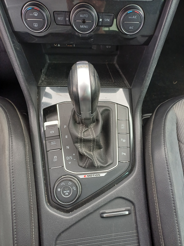 Volkswagen Tiguan — 15
