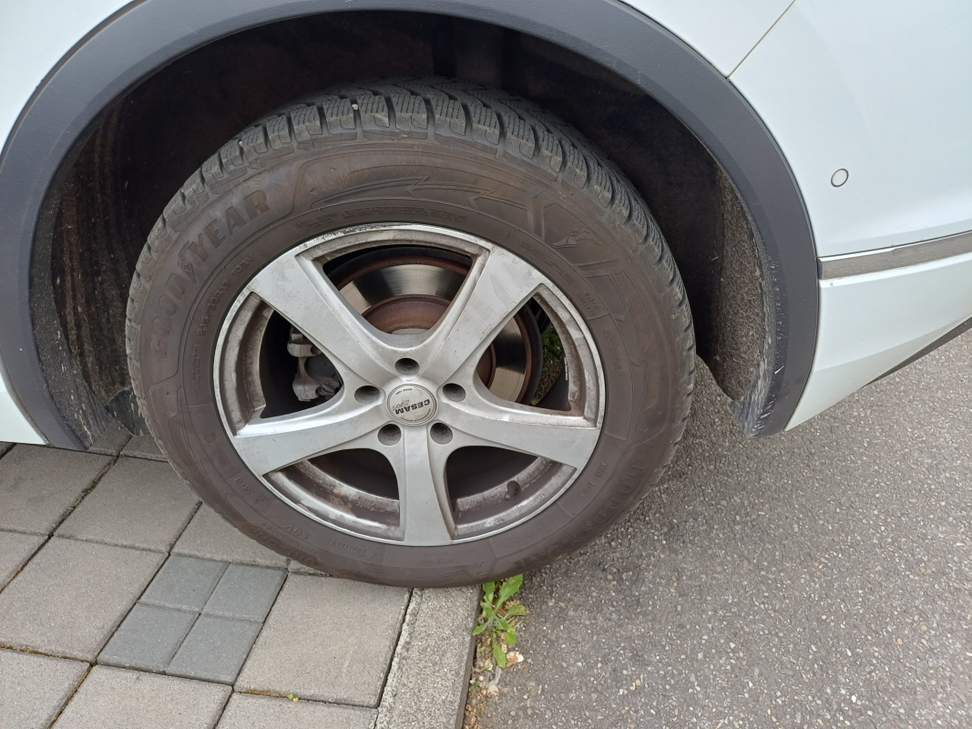 Volkswagen Tiguan — 32
