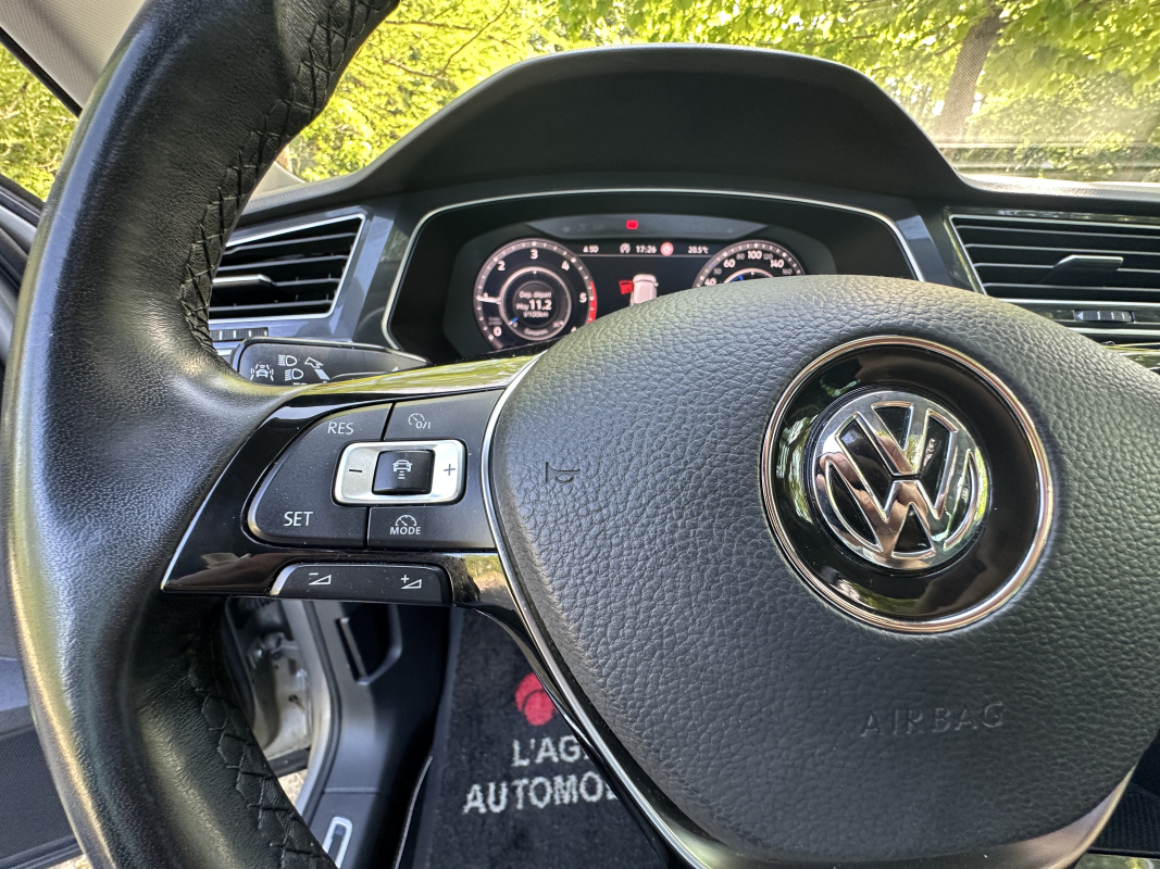 Volkswagen Tiguan — 21