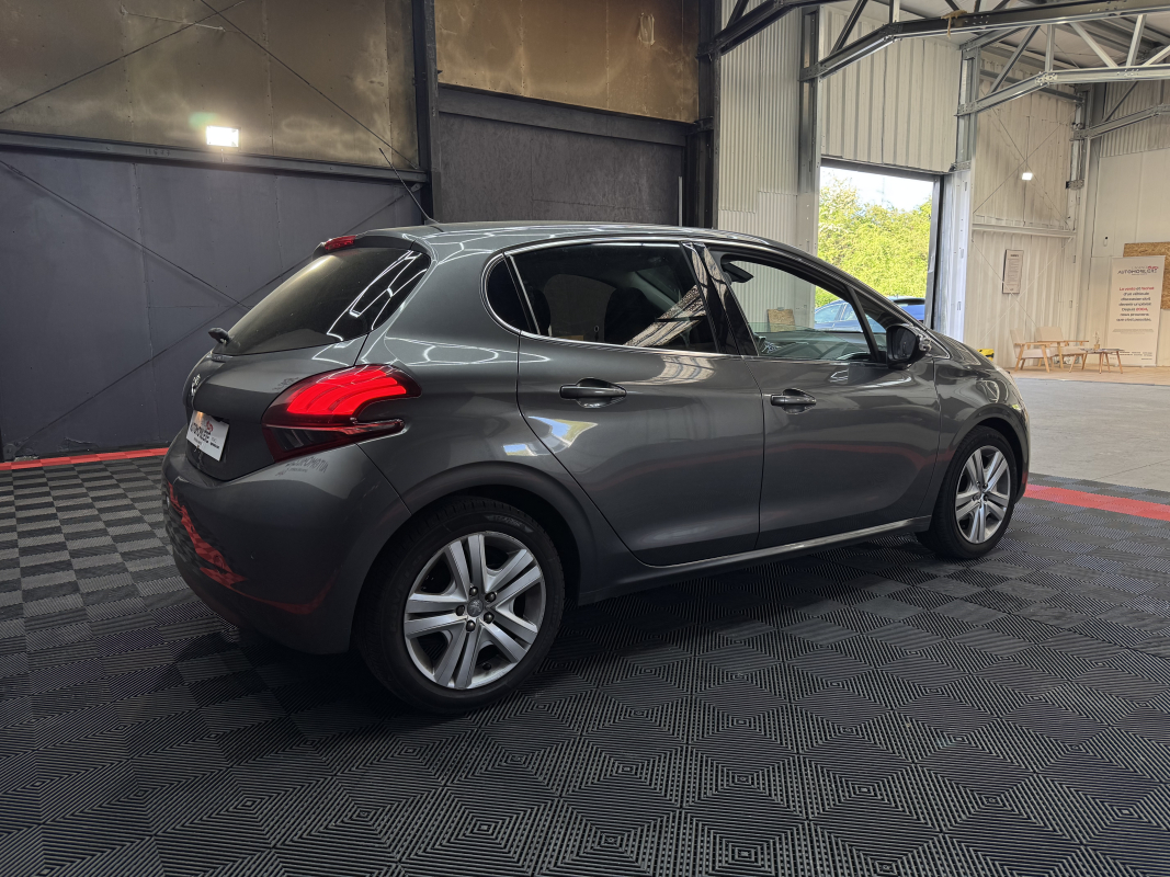 Peugeot 208 — 5