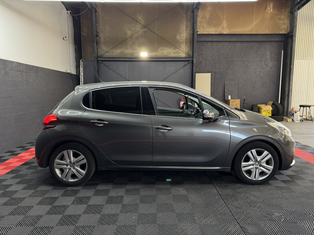 Peugeot 208 — 4