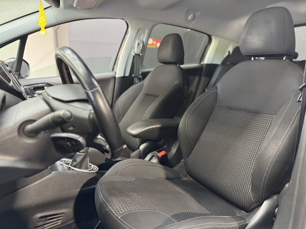 Peugeot 208 — 7