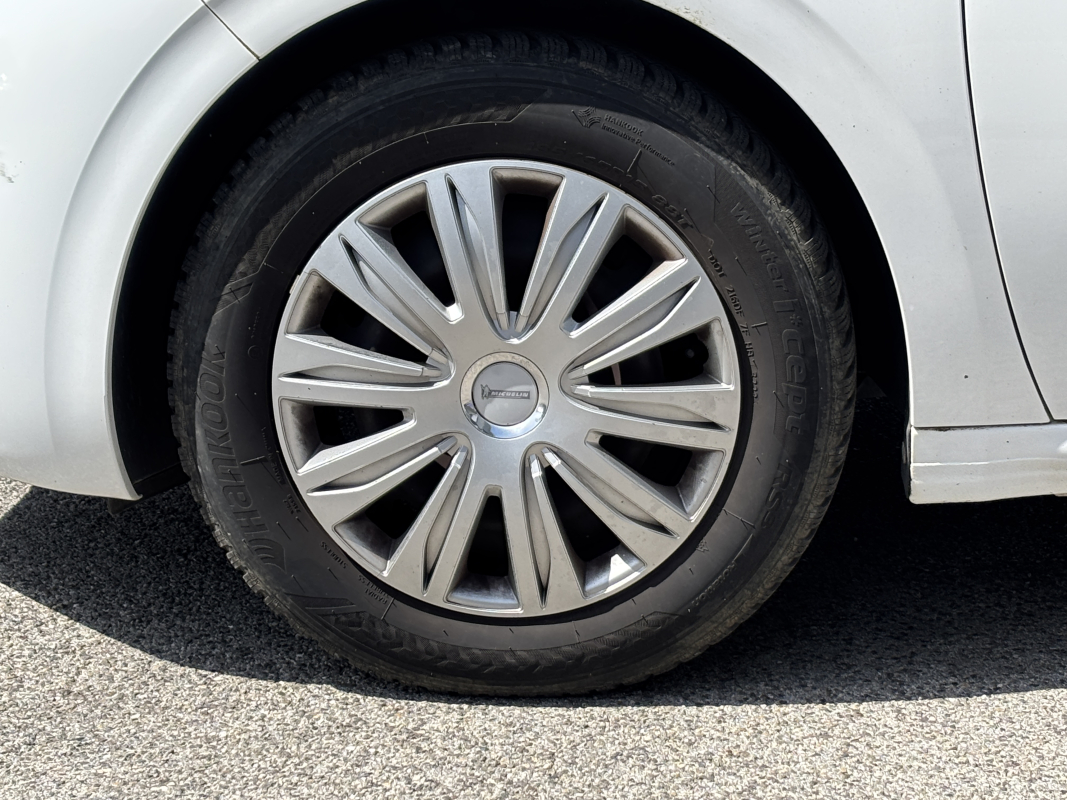 Peugeot 208 — 20