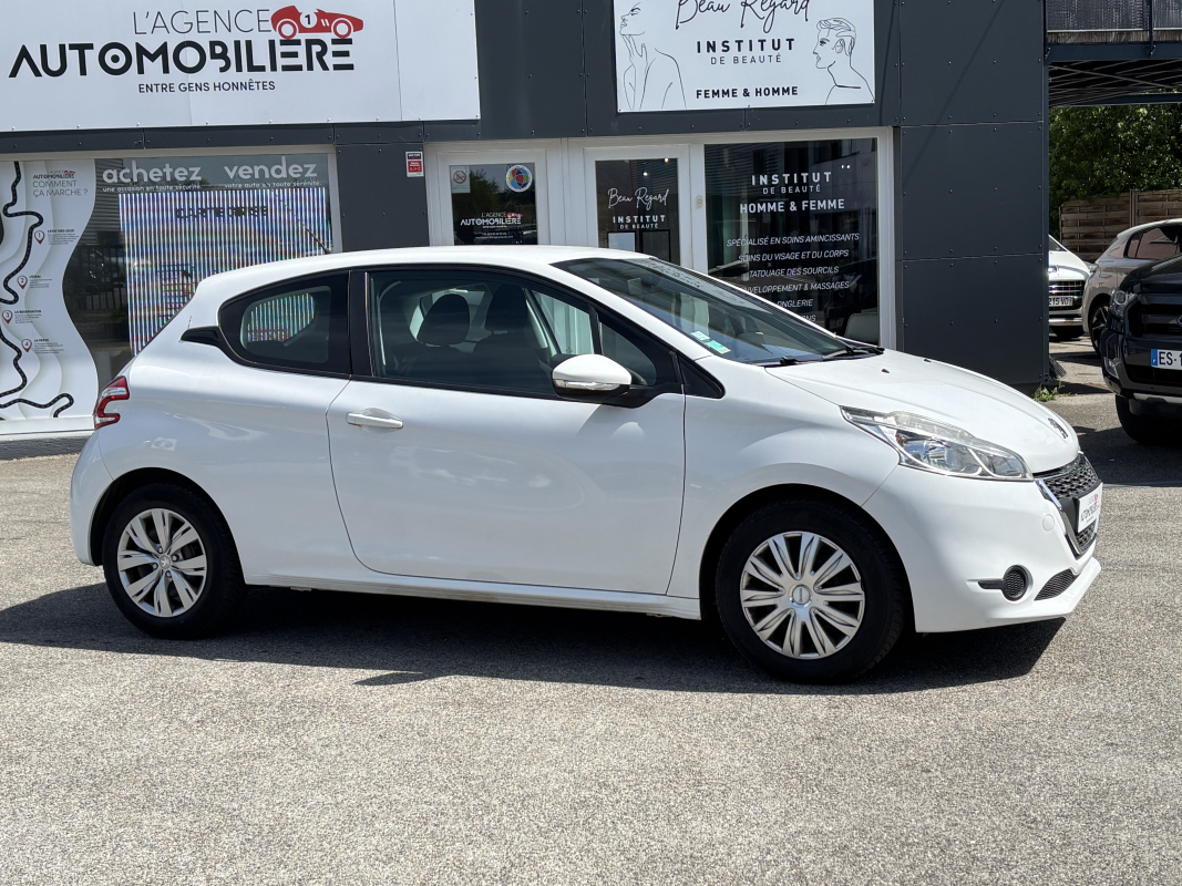 Peugeot 208 — 3