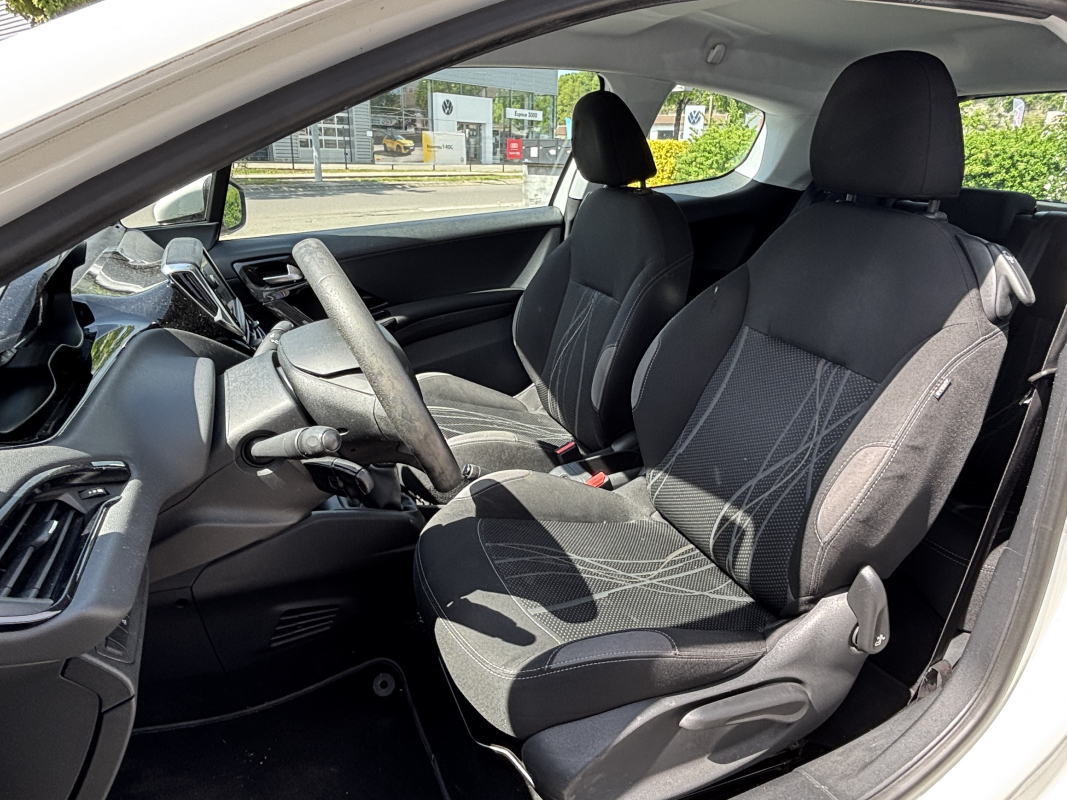Peugeot 208 — 11