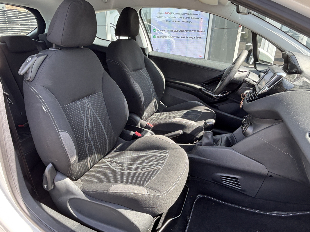 Peugeot 208 — 13