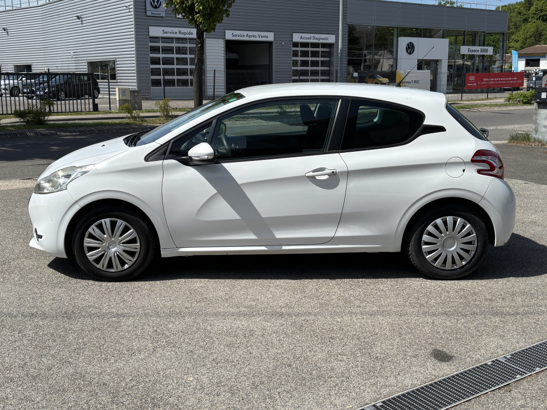 Peugeot 208 — 10