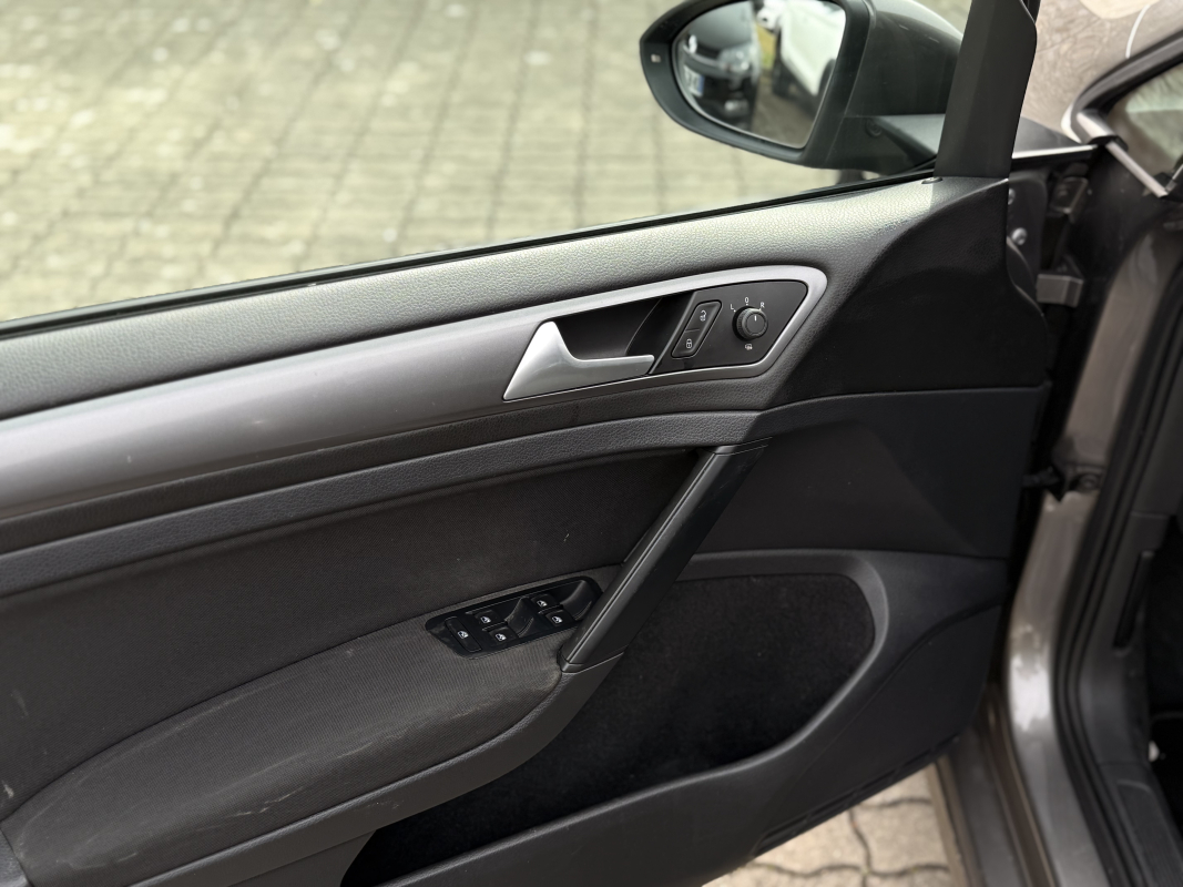 Volkswagen Golf — 8