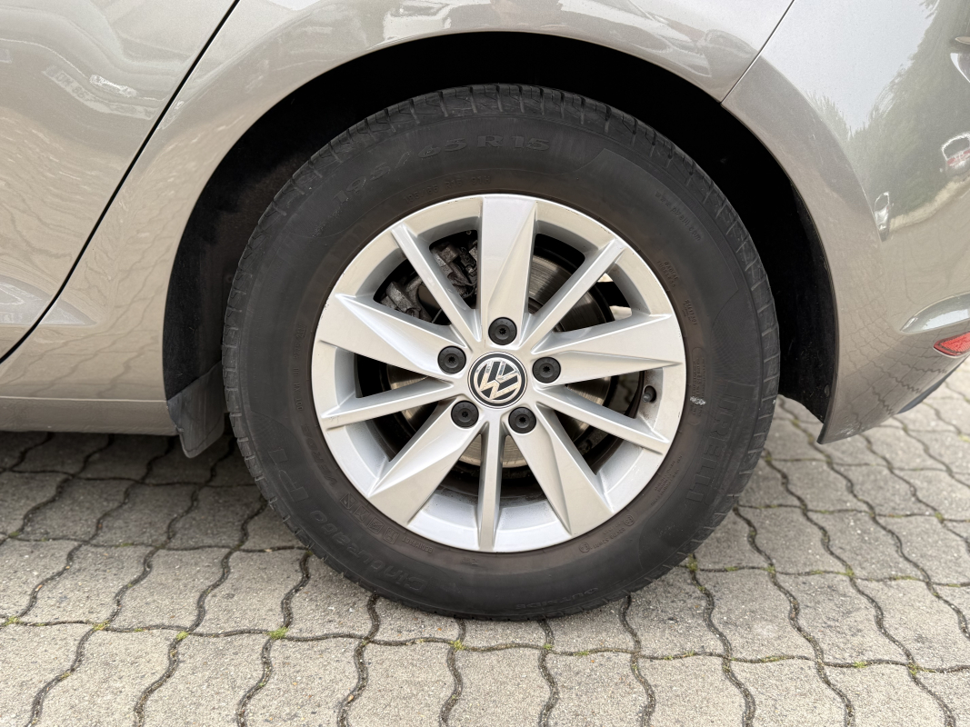 Volkswagen Golf — 21