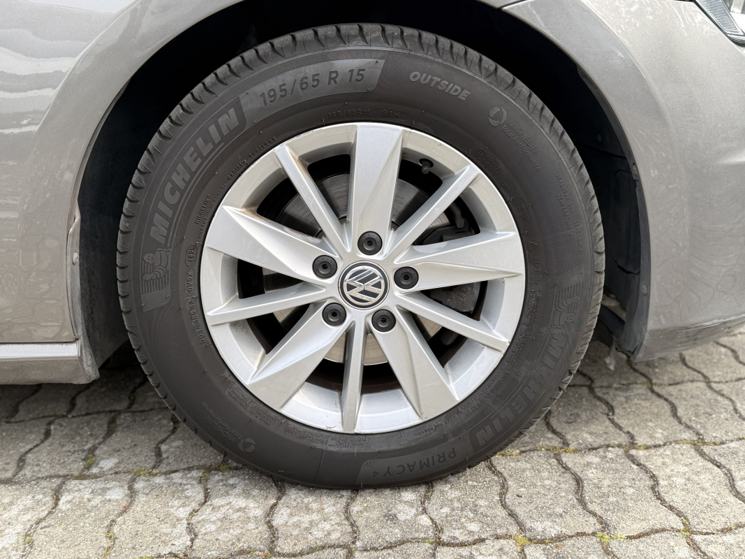 Volkswagen Golf — 22