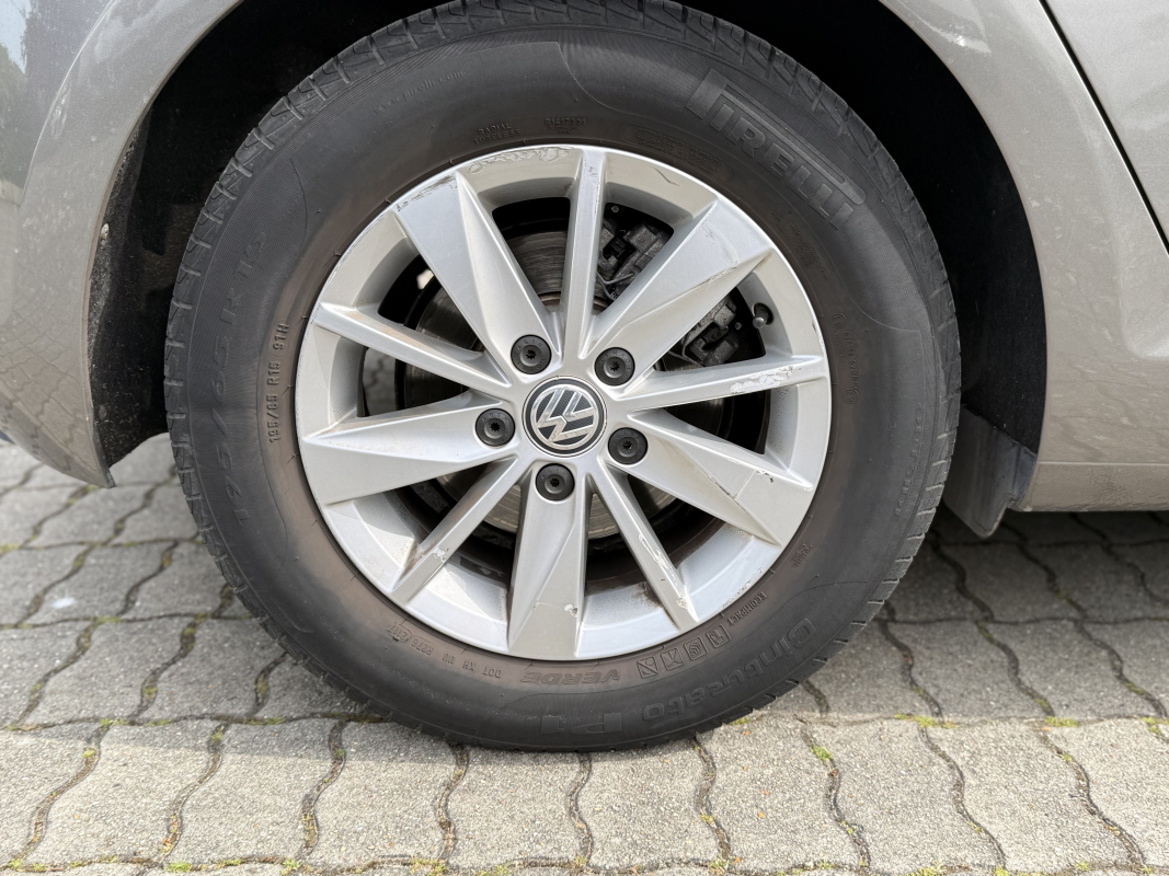 Volkswagen Golf — 23