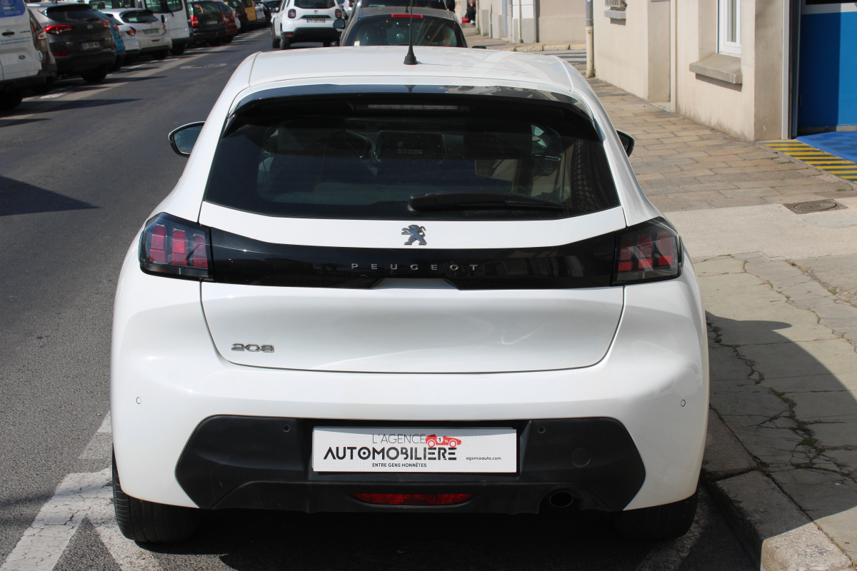 Peugeot 208 — 6