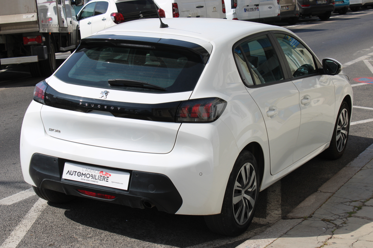 Peugeot 208 — 5