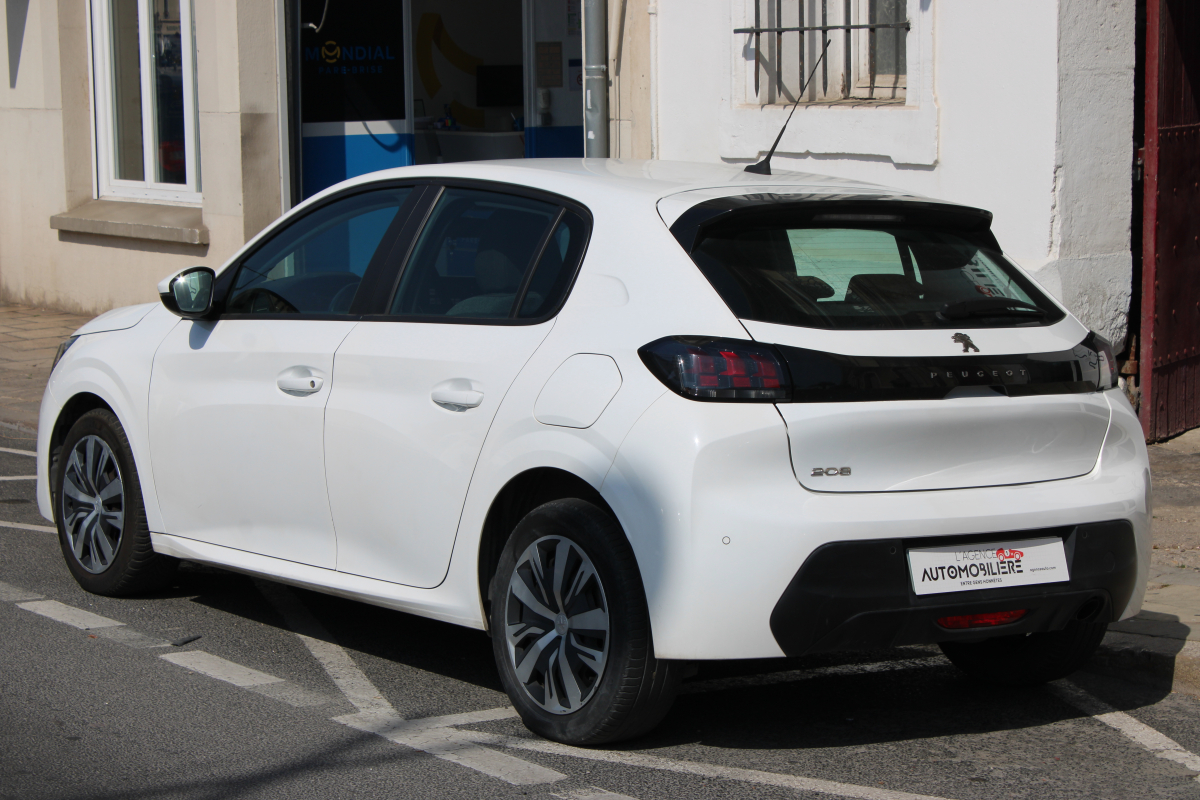 Peugeot 208 — 7