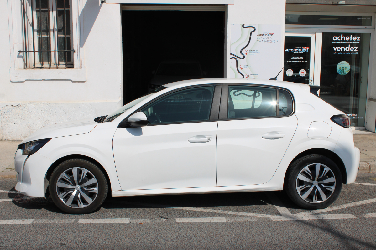 Peugeot 208 — 8