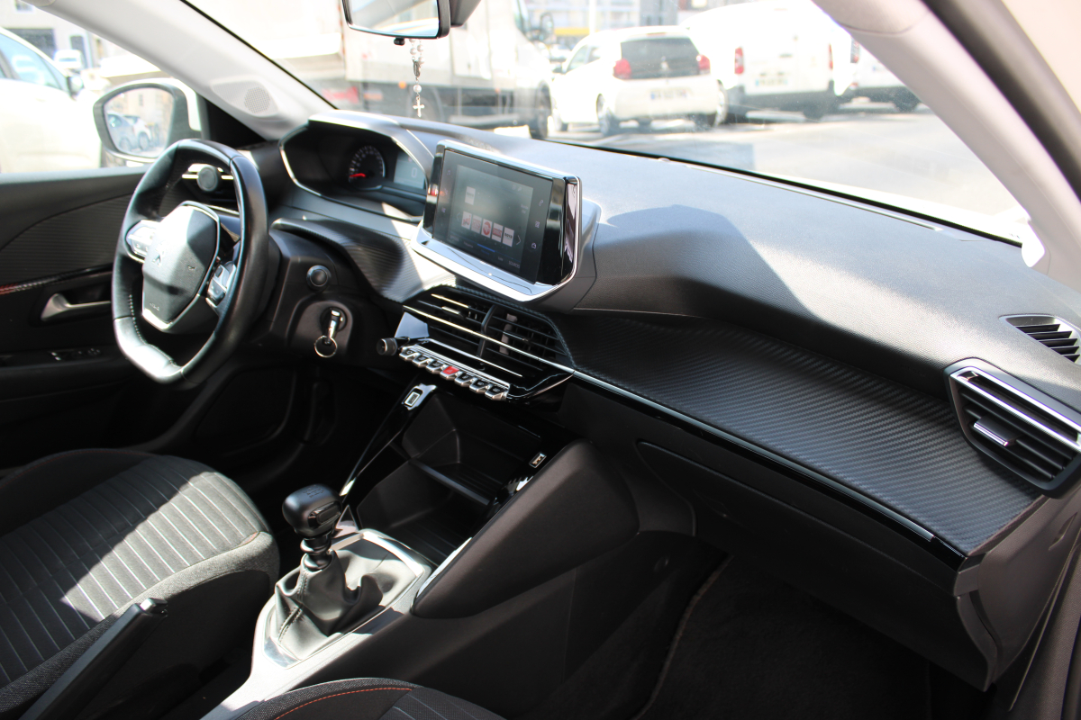 Peugeot 208 — 9