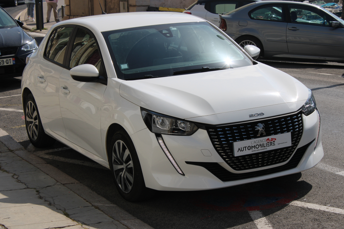 Peugeot 208 — 3