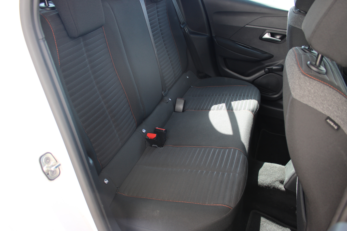 Peugeot 208 — 14