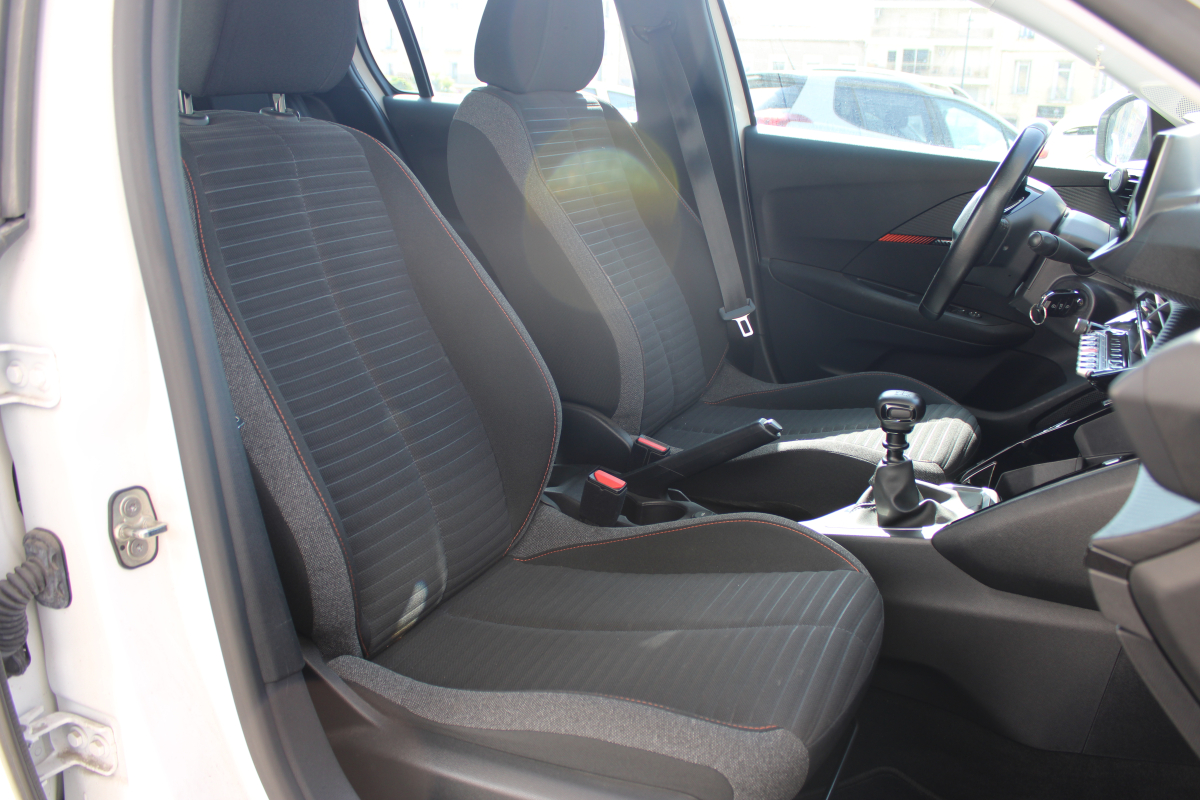 Peugeot 208 — 13
