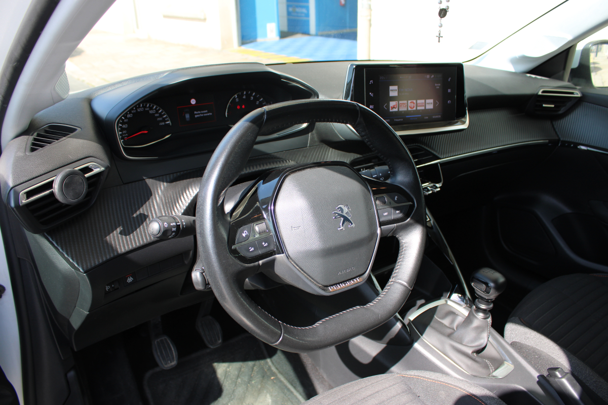 Peugeot 208 — 11