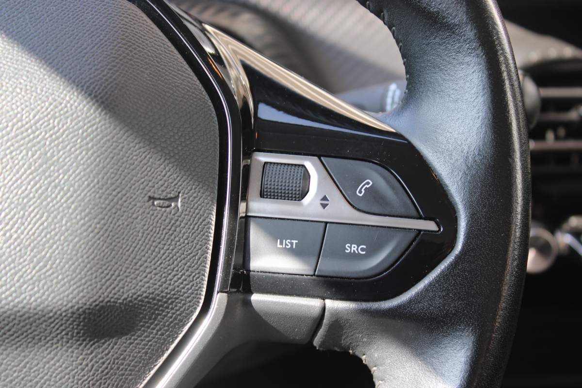 Peugeot 208 — 25