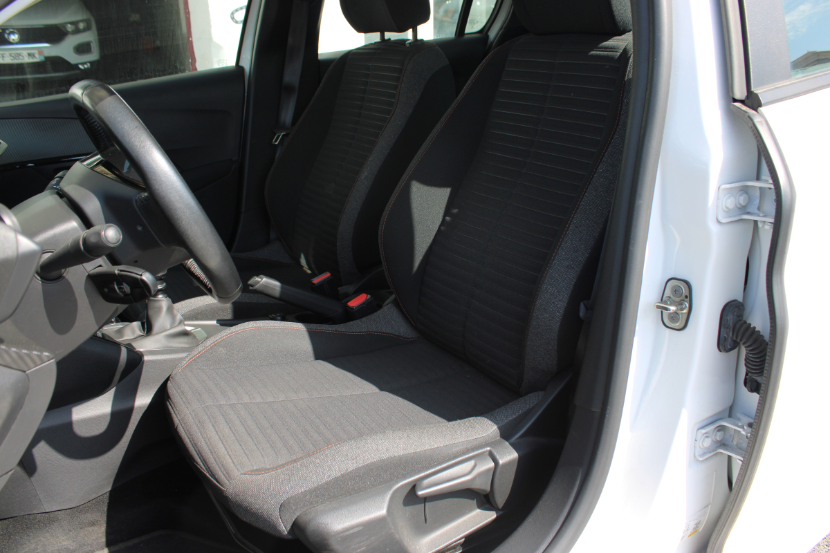 Peugeot 208 — 12