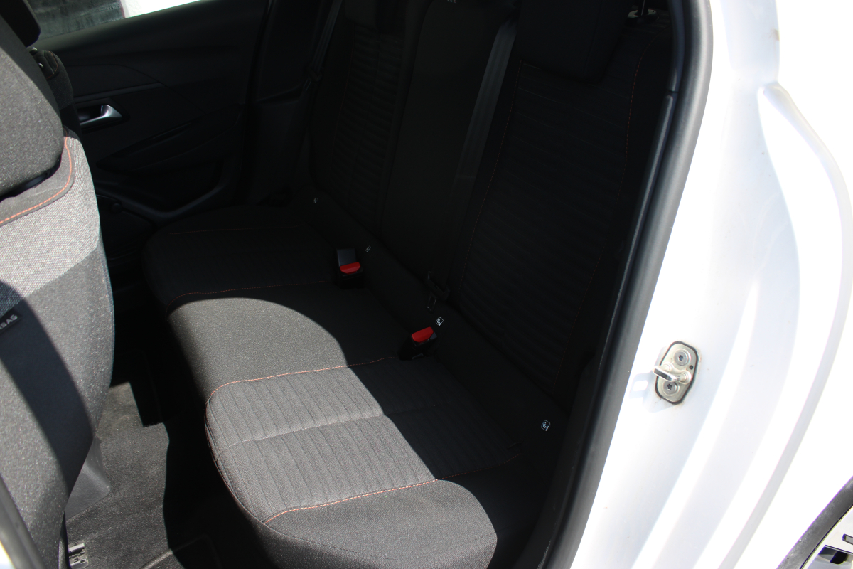 Peugeot 208 — 26