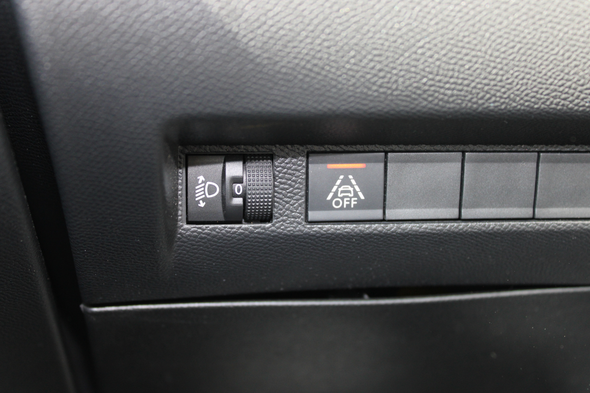 Peugeot 208 — 23