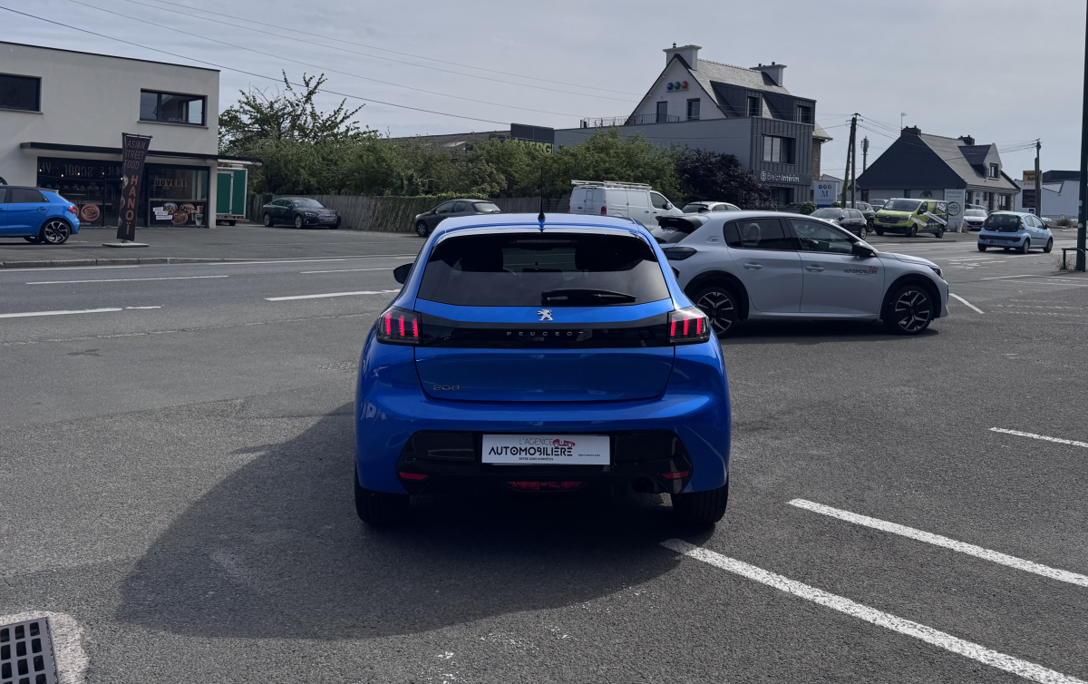 Peugeot 208 — 6