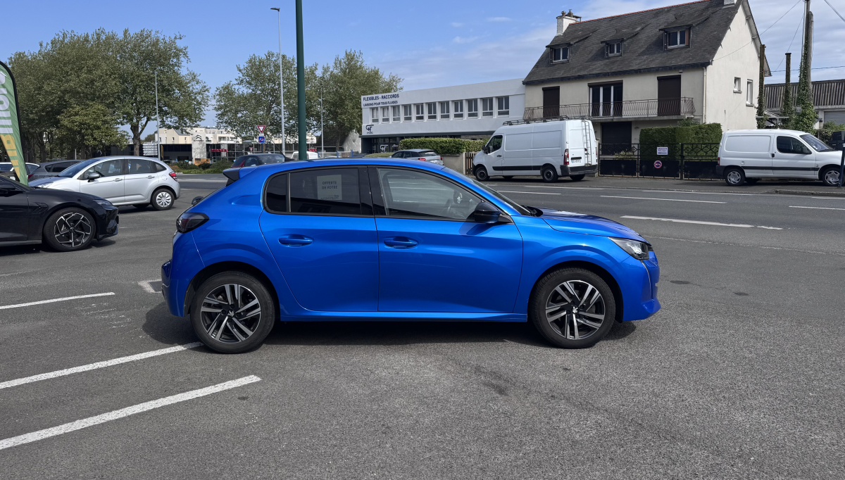 Peugeot 208 — 4