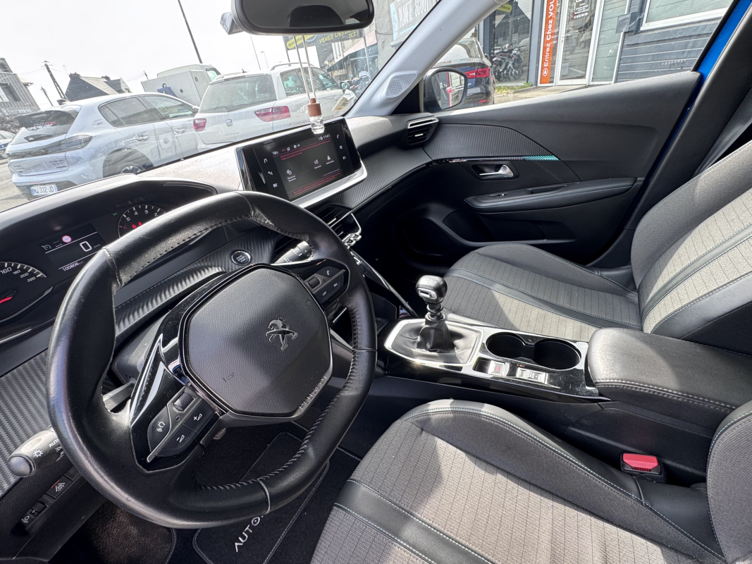 Peugeot 208 — 10