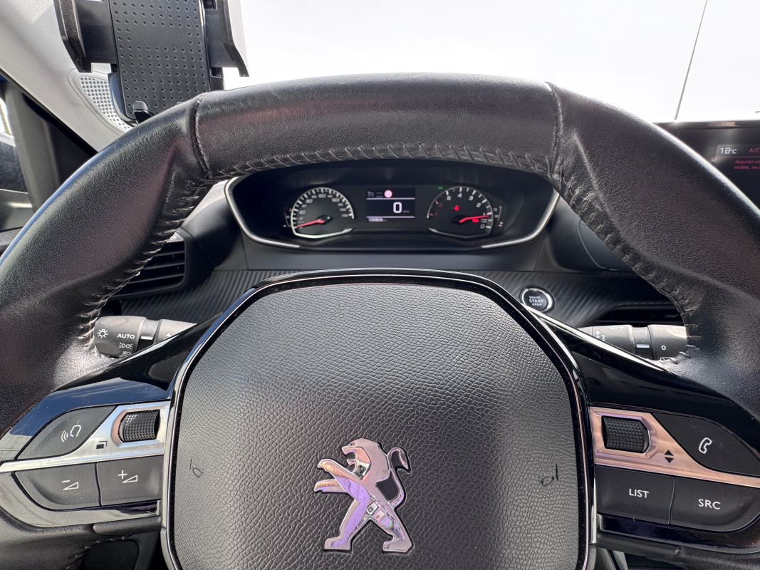 Peugeot 208 — 12