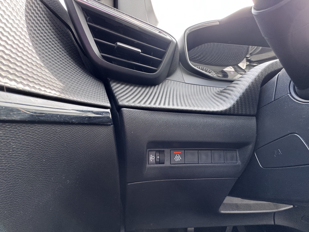 Peugeot 208 — 15