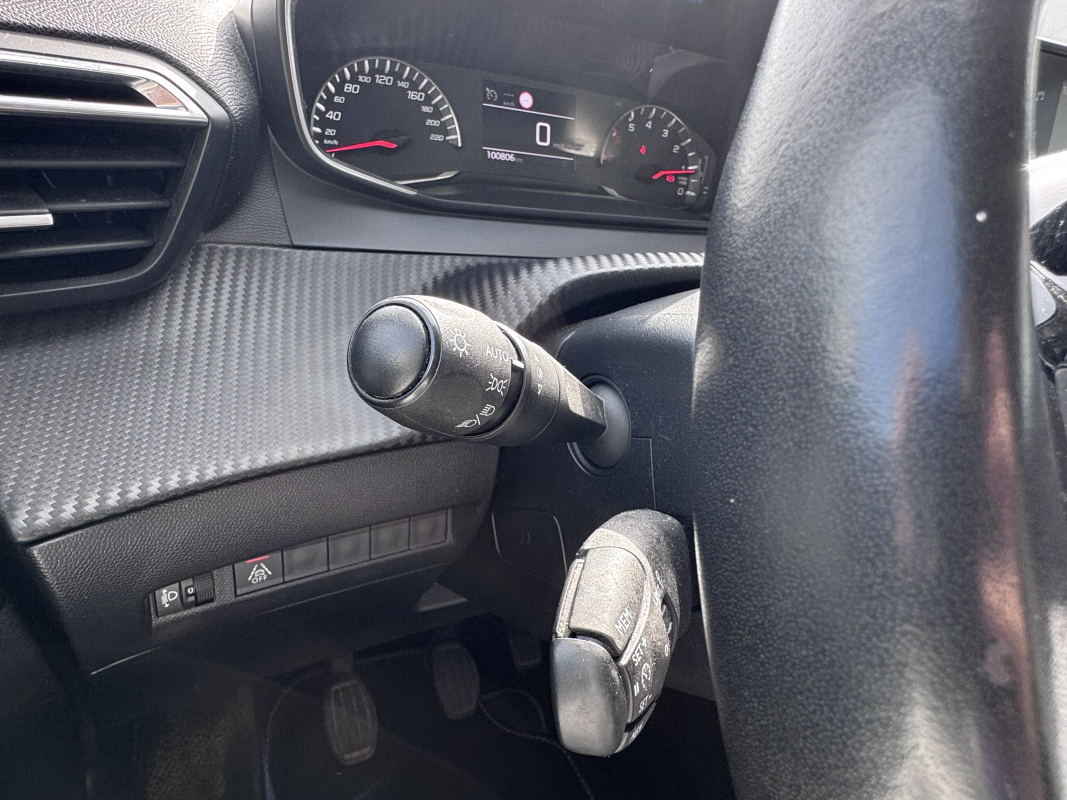 Peugeot 208 — 17