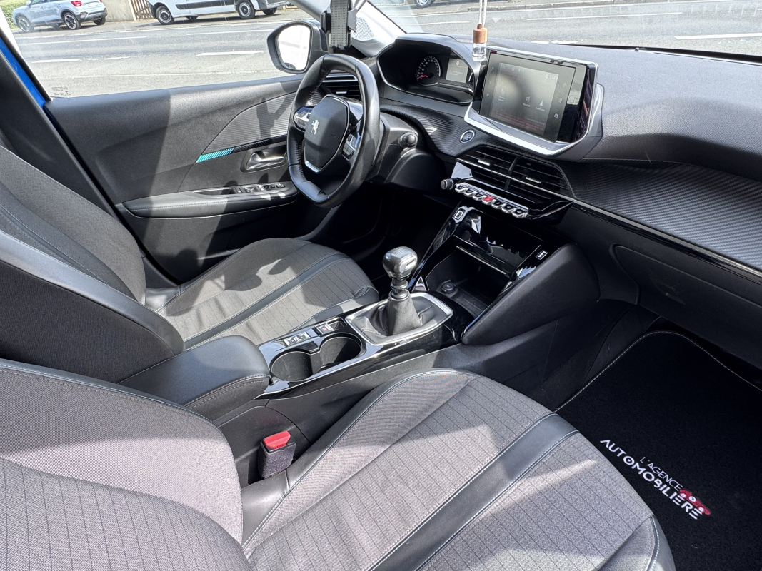 Peugeot 208 — 24