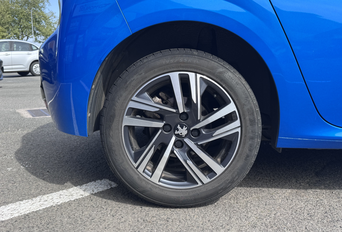 Peugeot 208 — 32