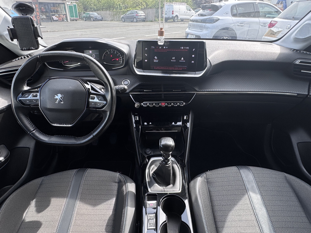 Peugeot 208 — 23