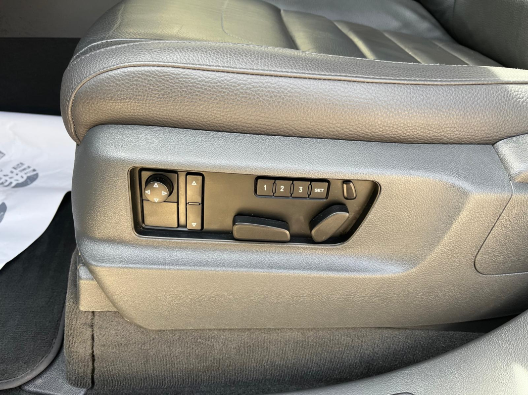 Volkswagen Touareg — 13