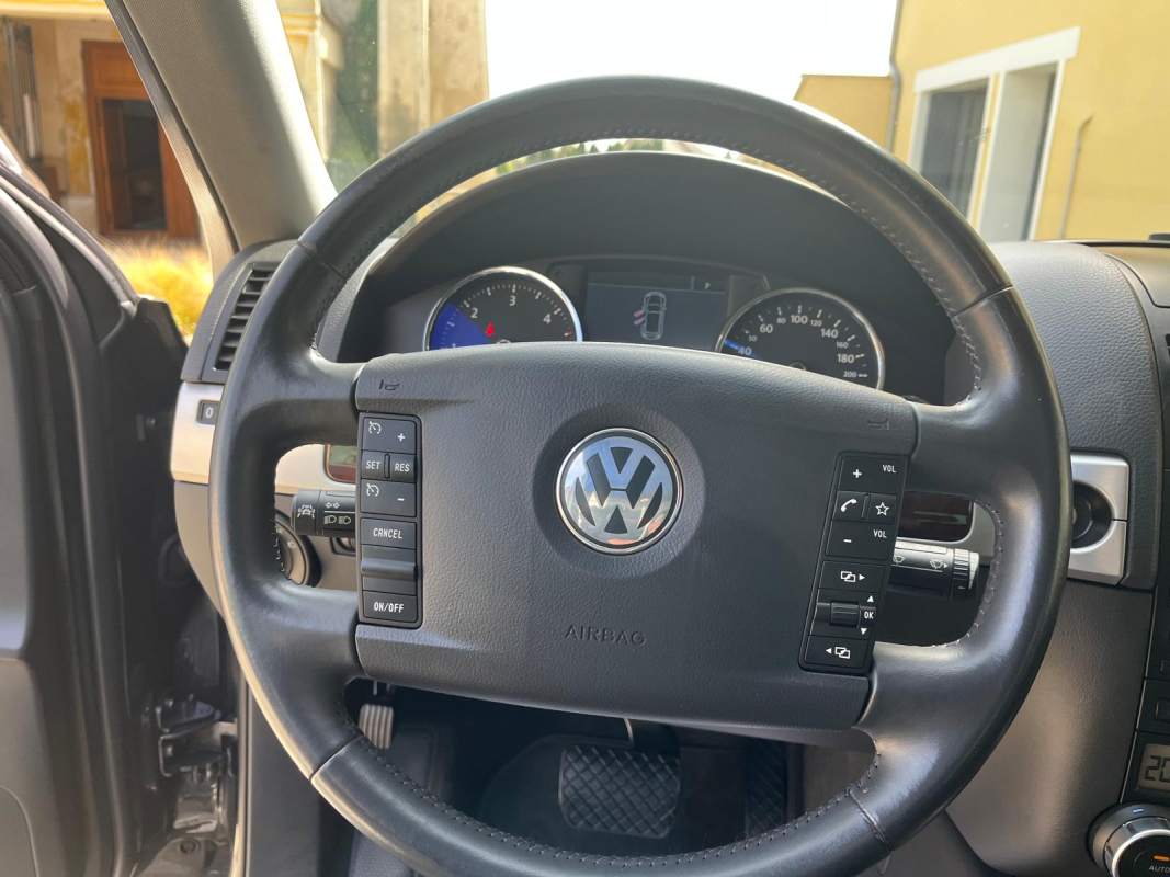 Volkswagen Touareg — 10