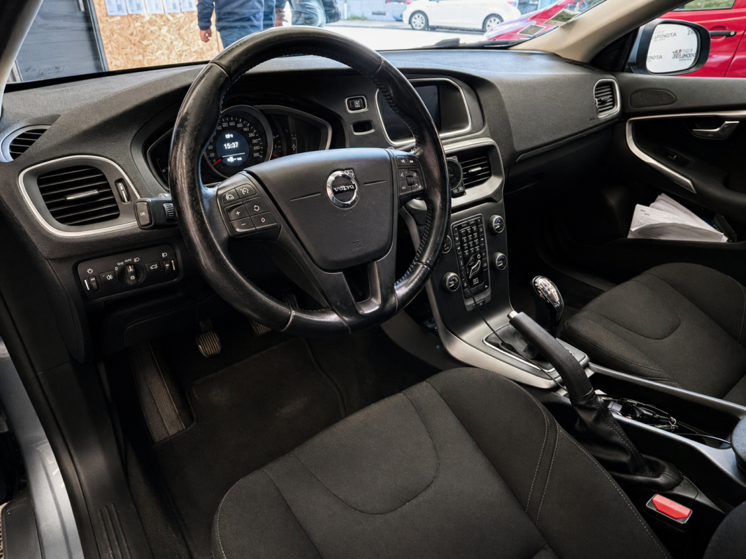 Volvo V40 — 10