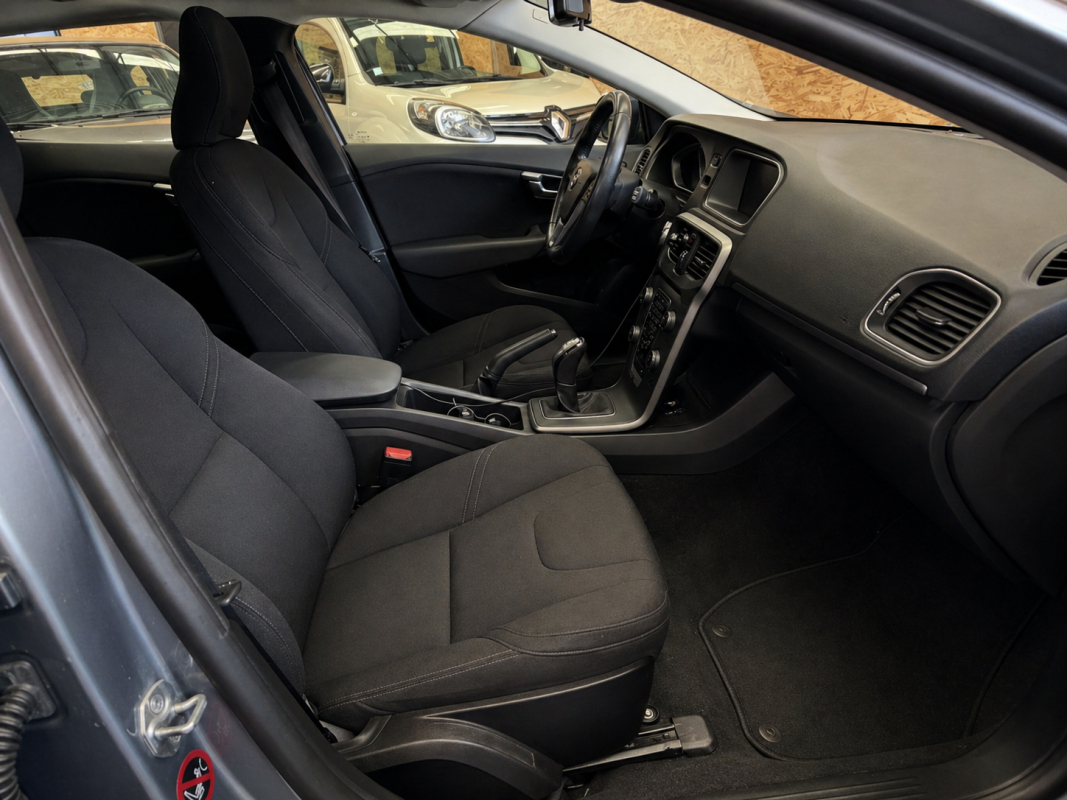 Volvo V40 — 12