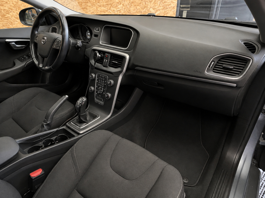 Volvo V40 — 11