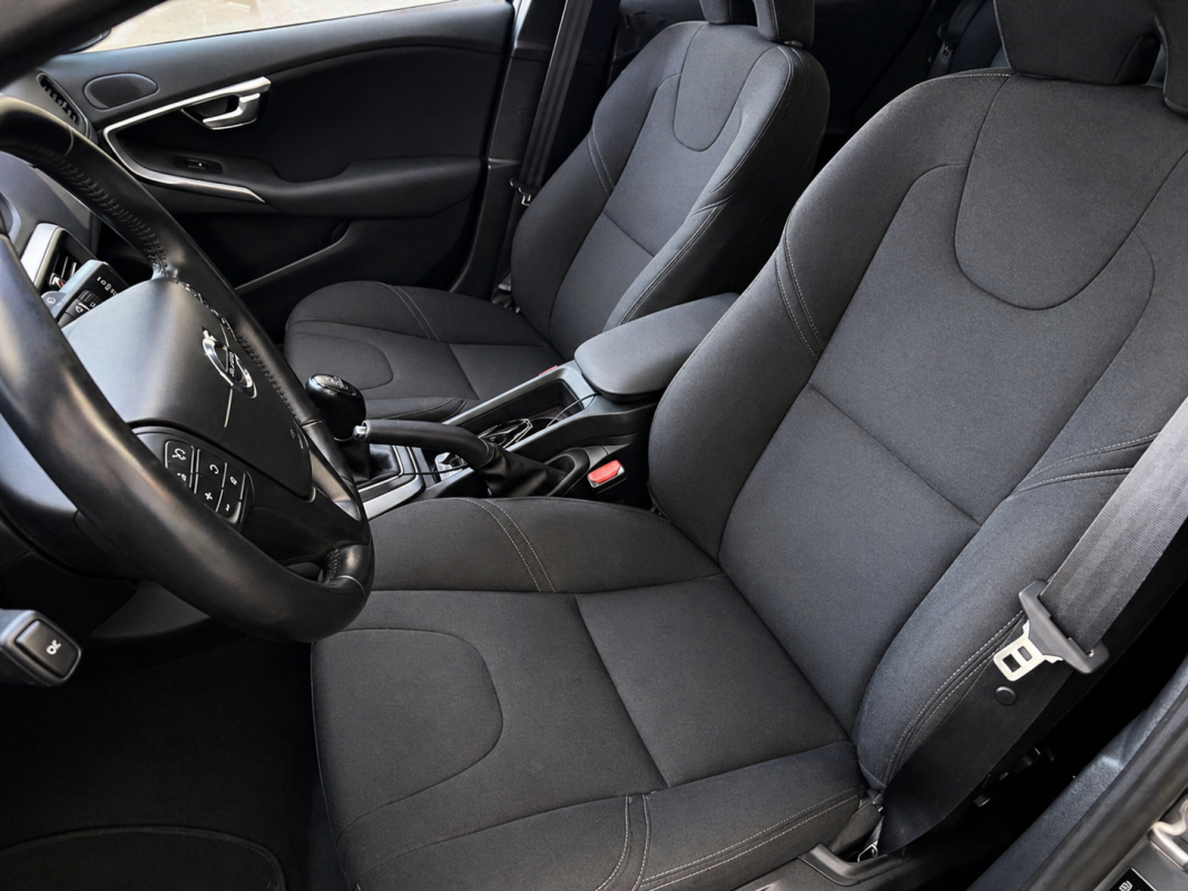 Volvo V40 — 13