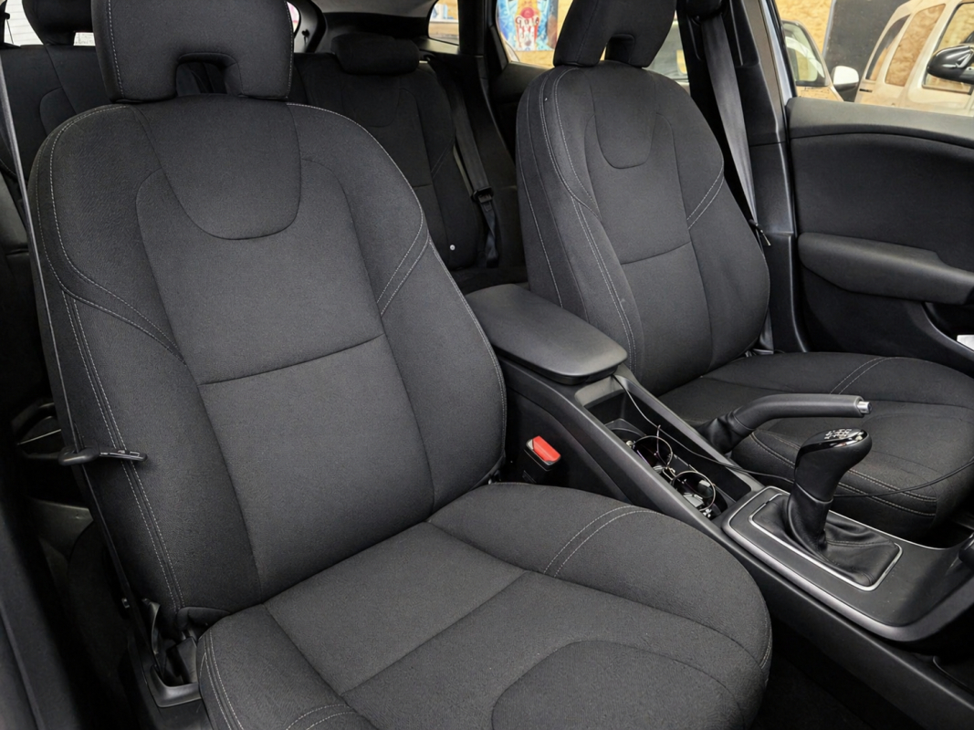 Volvo V40 — 14