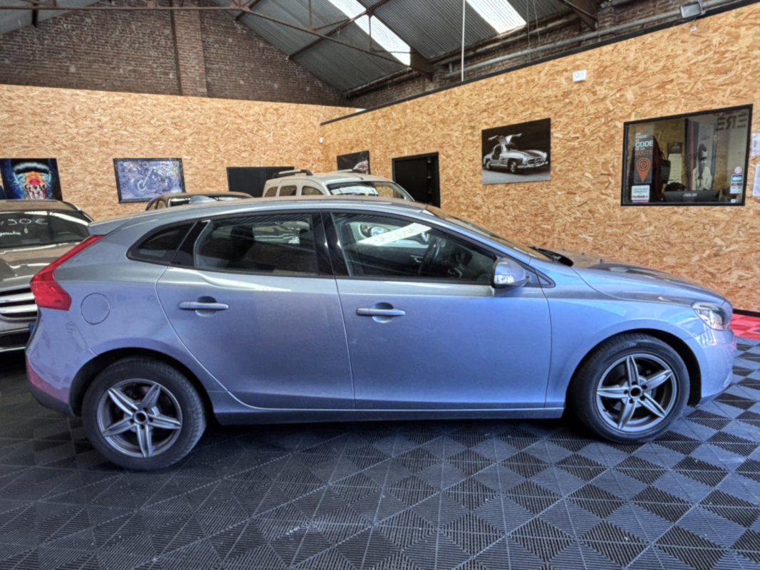 Volvo V40 — 4