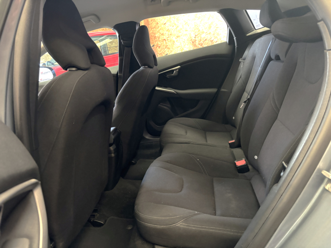 Volvo V40 — 16