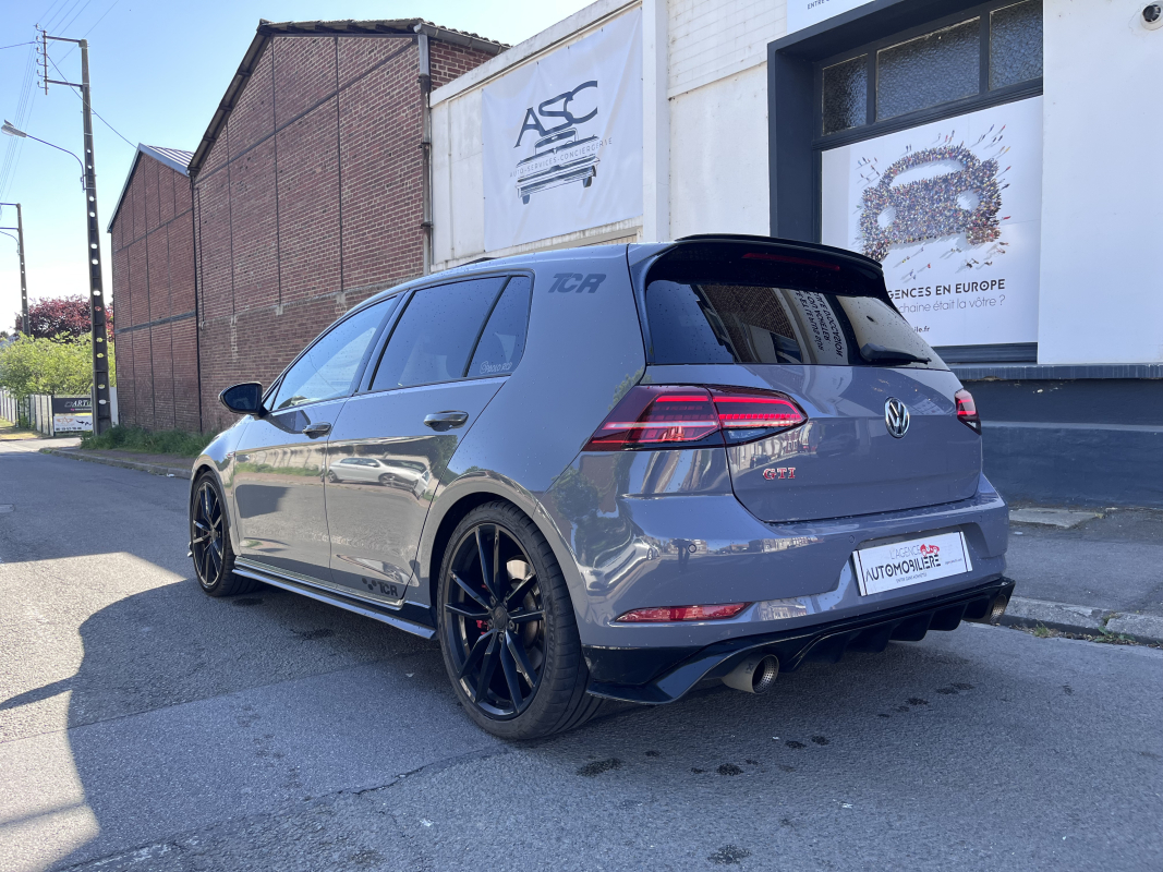 Volkswagen Golf — 5