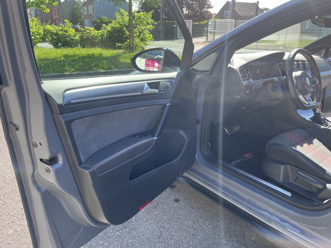 Volkswagen Golf — 10