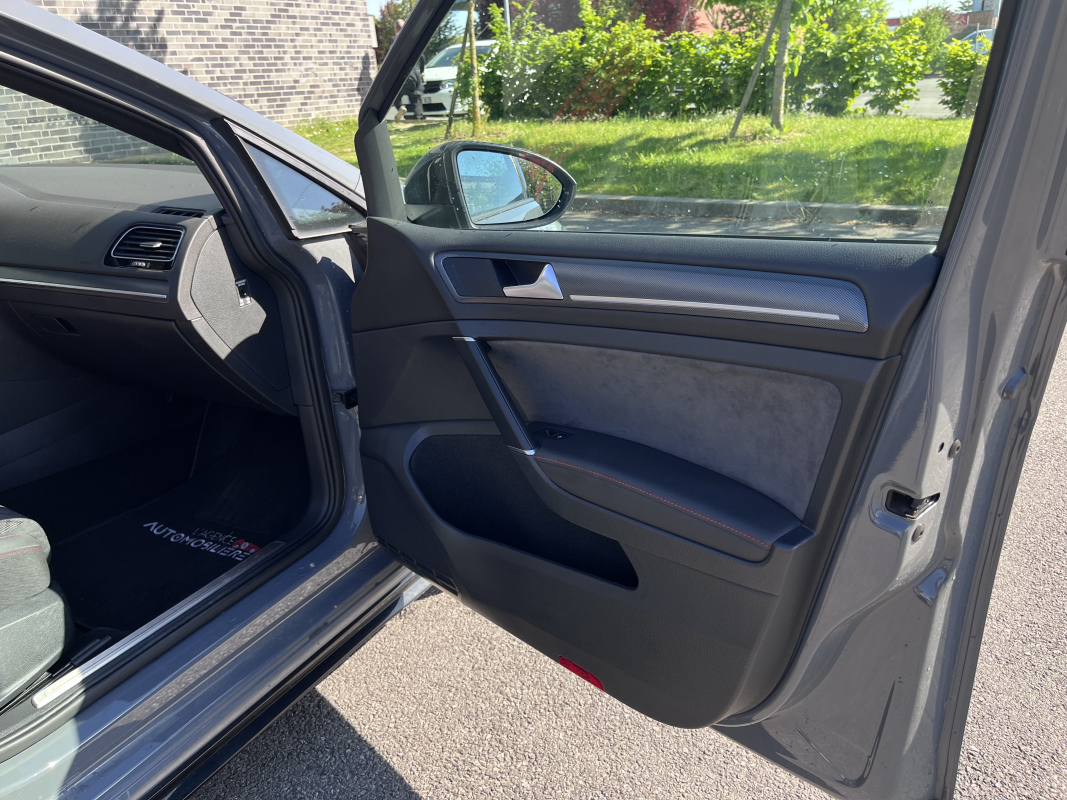 Volkswagen Golf — 14